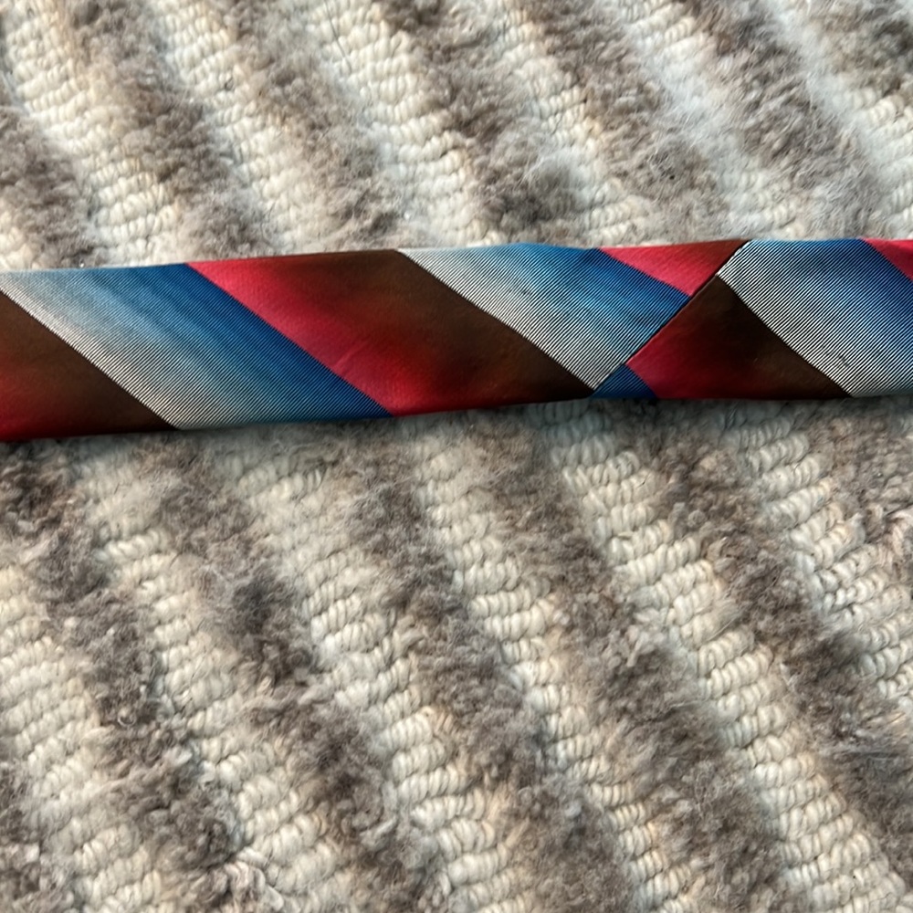 Gradient Stripe Tie - Picture 5 of 12